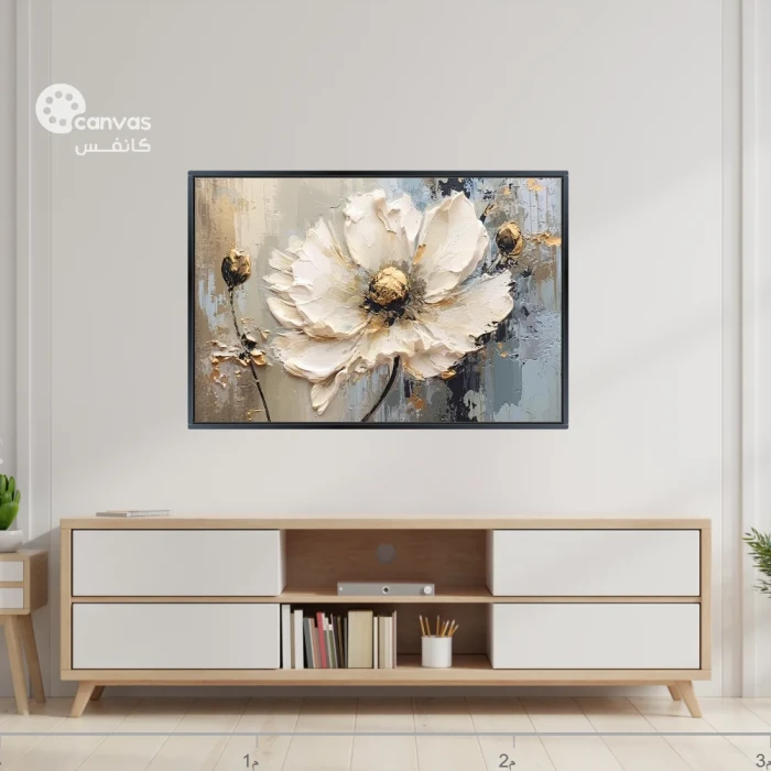 لوحة زهور بيضاء مع لمسات ذهبية