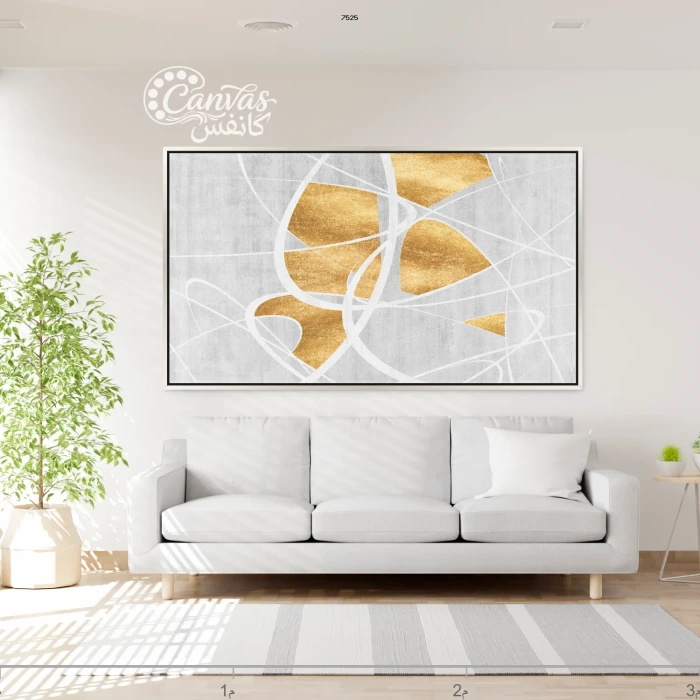لوحة تجريدية بتفاصيل ذهبية على خلفية بيضاء