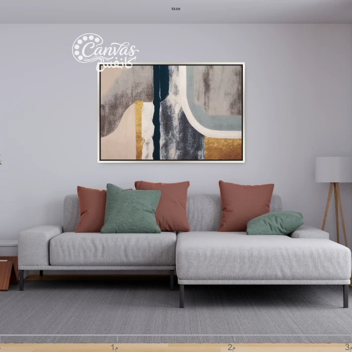 لوحة تجريدية بألوان دافئة وعناصر هندسية