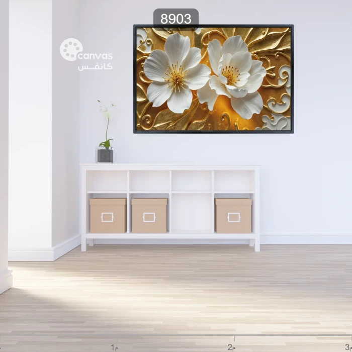 لوحة زهور بيضاء بتفاصيل ذهبية