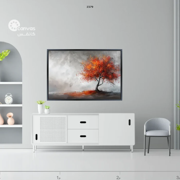 شجرة حمراء في مشهد ضبابي