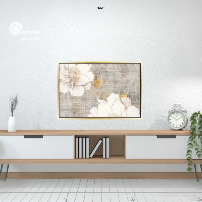 لوحة زهور بيضاء على خلفية رمادية